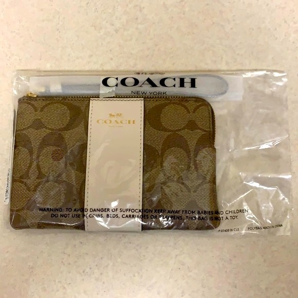 ⭐️NWT⭐️ Coach Corner Zip Wristlet Signature canvas - Picture 2 of 7